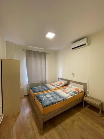 R&K Hostel Skopje Esterno foto