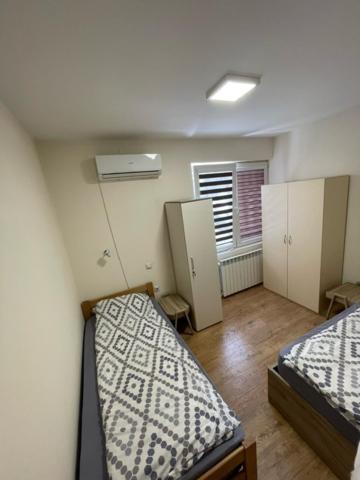 R&K Hostel Skopje Esterno foto